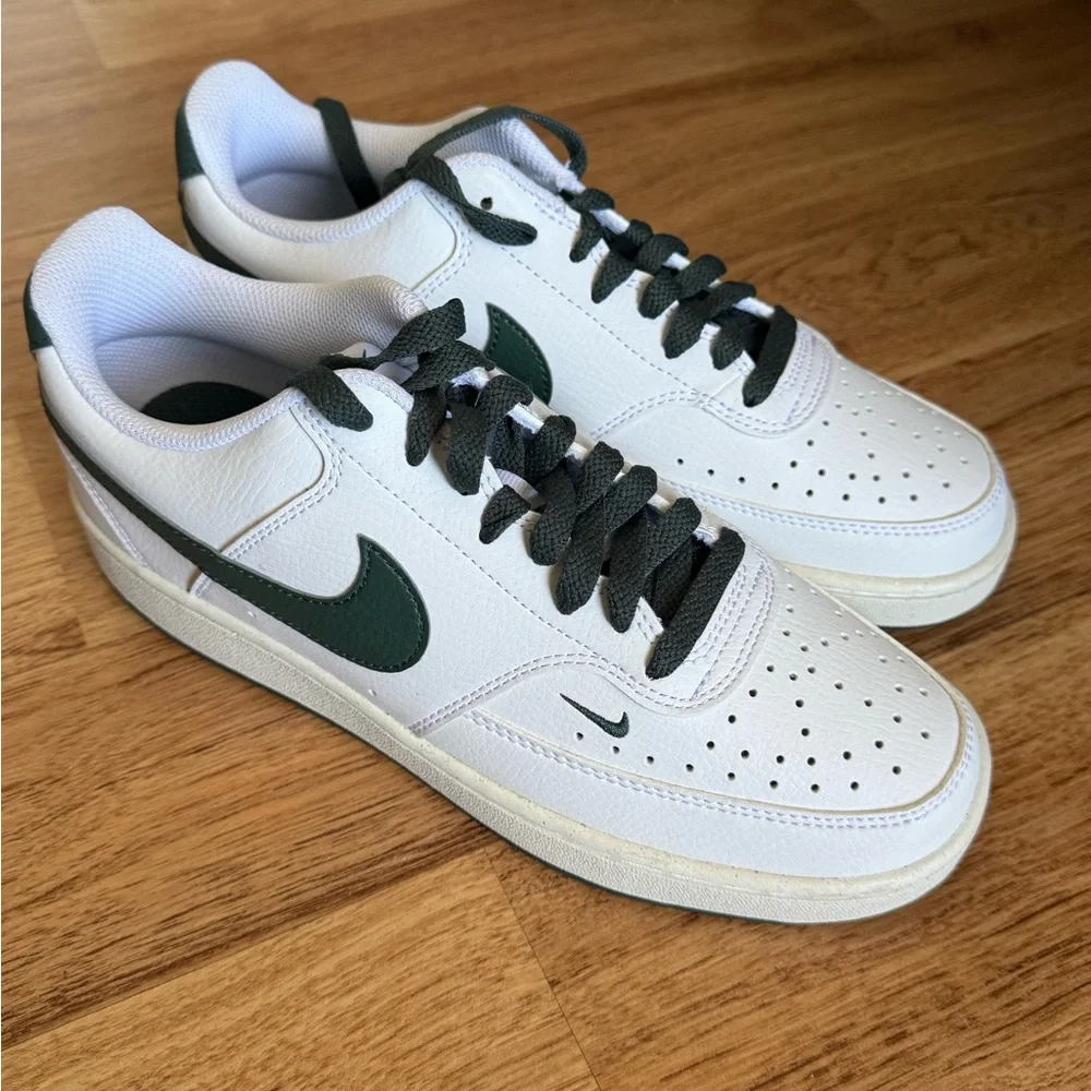 Nike Women's White & Dark Green Low-Top Sneakers